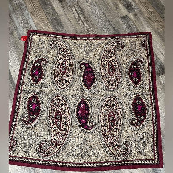 OSCAR Paisley Patterned Scarf - 100% Silk